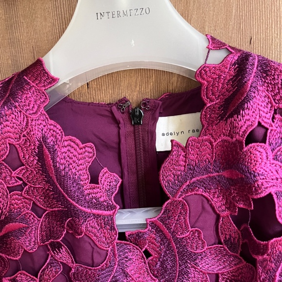 Adelyn Rae Eyelet Embroidered Puff Short Sleeve V-Neck Midi Cranberry Dress S - Picture 5 of 13